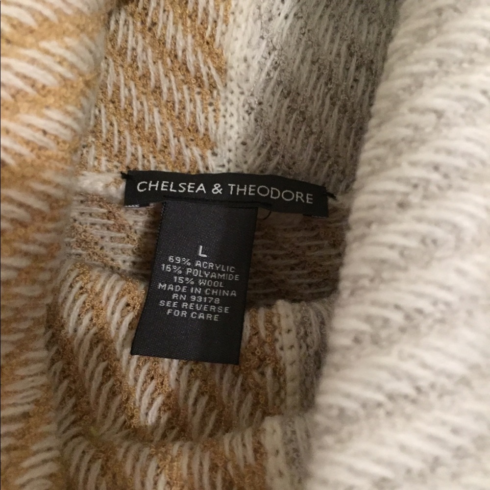 Poncho - Picture 2 of 5